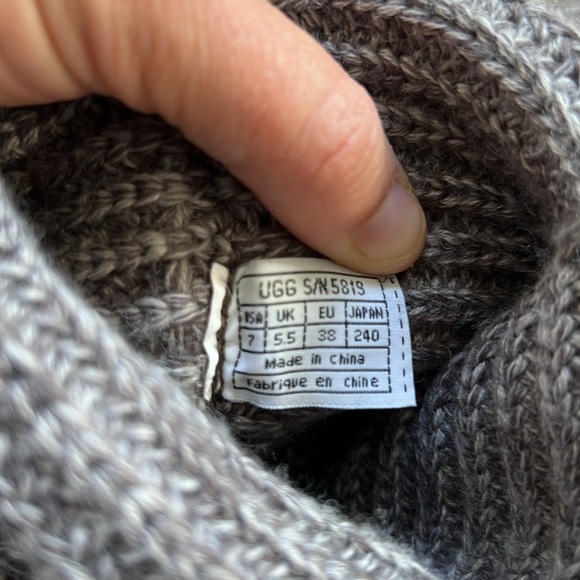 UGG Knit Sheepskin boot ‘classic cardy’ grey - Picture 7 of 8